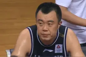 郭士强走后，韩德君爆粗口，两主力遭弃用，辽宁男篮更衣室失控？图片