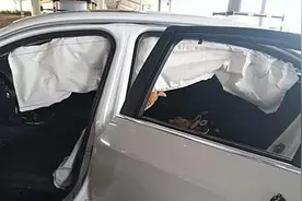 活久见！泥罐车爆胎竟让三米外宝马车安全气囊弹出图片