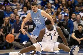 NBA球员力量多强悍？按扁篮球踩爆球鞋，詹皇曾留下恐怖刹车印图片