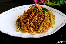 在家做出美味快手的炒面，制作方法教给你，制作简单方便又实在图片