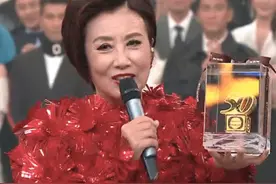 TVB办迈向55周年台庆，数百位明星同台太壮观，汪明荃获金禧大奖图片