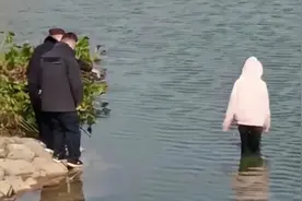 安徽望江女孩轻生溺亡，父亲：她和我有错，救援遗憾无力回天，政府后续工作让人感动，但对小孩来说意义不大图片