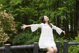 为什么有些中年女人一点不显老？原来，逃不过3个原因图片