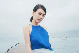 宽肩的女生，夏天穿衣尽量避开这4种，显胖会加剧，但愿你没有图片