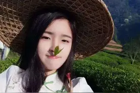 垒起七星灶 铜壶煮三江 摆开八仙草 招待十六方——卖茶女图片