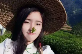 垒起七星灶 铜壶煮三江 摆开八仙草 招待十六方——卖茶女图片