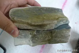 莫西沙针孔皮壳表现的翡翠原石。看皮识肉，赌石是怎么涨的？图片