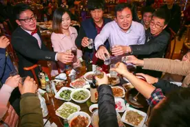 聪明的人都这样喝酒，能最大地减少伤害图片