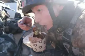 寸土不让！中央首长慰问！赴西藏中印边境驻防军人中，最小的才17岁！图片