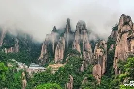 巨蟒峰上的不速之客：追求极限应行有所止，无惧探险但要敬畏自然图片