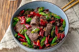红酒和牛肉，一直是一对很好的搭档，做这道小炒红酒牦牛肉图片
