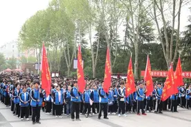 临颍：一高近2000名师生7个小时、行程50华里，在行走中磨练意志图片