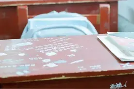 和同桌的搞笑日常图片
