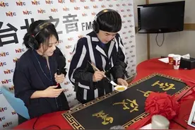 51岁刘若英和男友人合照，脱发明显露头皮，和老公分床睡9年？图片