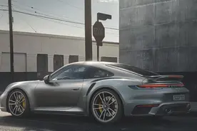 教练杰拉德开啥车？保时捷911 Turbo S畅享无限激情图片