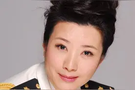 王静军装照，是不是很熟悉，观众很喜爱的演员图片