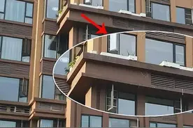 交房时发现是“腰线层”，能否退房？图片