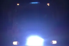 大货车安装LED强光灯，躲避电子监控？交警：拆！图片