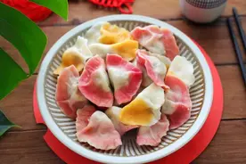 新年吃彩色饺子讨个好彩头，教你不破皮的技巧，以后饺子就这样做图片