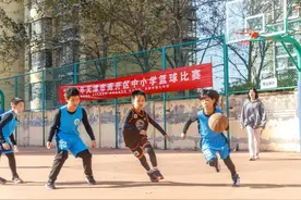 2021年天津市南开区中小学篮球比赛举行图片