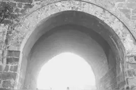 滇西巨匪张结巴，凶残狡诈天下无双。巨额宝藏迄今下落不明（中）图片
