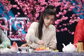 华晨宇cos李逍遥惹争议，胡歌版被讽又土又猥琐，肖战被拉下水图片