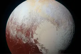 如果能登陆冥王星，你会看到怎样的世界？那里的太阳有多大？图片