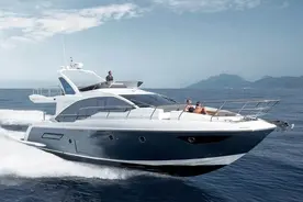 全长16米，三客舱布局，阿兹慕Azimut 50豪华飞桥游艇图片
