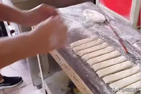 北京这家25年的老牌早餐店，3元一根油条出锅就卖光，月收入8万元图片