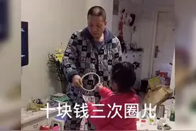 父女二人在家玩“套圈游戏”走红，网友：先帝创业未半而中道崩殂图片