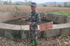 惊心动魄！8米深水池中救回父子俩！淄博这个兵哥哥真帅图片