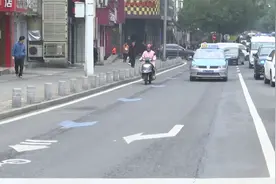 长沙首创非机动车组合交通标志 骑车出行，跟着蓝色路标走视频封面