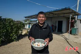 患癌贫困户成了“小龙虾大王”，从欠债30万元到开公司，穷日子变“牛日子”图片