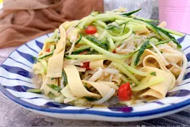 夏日经典凉拌三丝，丝丝脆嫩爽口，营养麻辣清脆，真正的下饭神器图片