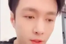 张艺兴素颜出镜认真科普“减肥”方法，样子呆萌可爱亲和力十足图片