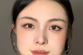 方脸别乱剪头发，这样做显脸小还减龄，氛围美女的气质直接拉满图片