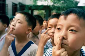 122张从未公开的照片，藏着一代中国人的童年图片