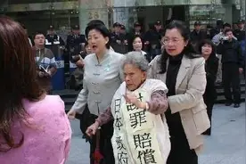 她13岁被迫做日军慰安妇，晚年拿此物当证据，日本看后羞愧不已图片