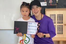 王楠去学校陪女儿打球！5岁爱女眼神霸气，天赋强，有望超越王楠图片