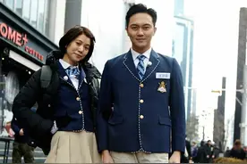 袁咏仪买包买出新境界：穿着“逛菜市场的衣服”现身奢侈品店图片