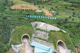喜大普奔！今天，建（个）元高速公路五老峰隧道实现双幅贯通图片