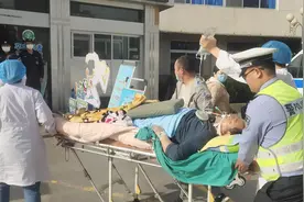 争分夺秒！咸阳高速交警上演“生命接力”护送危重病人图片