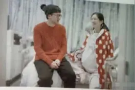 谢娜首次公布孕期私照，挺巨肚与何炅热聊，两个女儿出镜太可爱图片