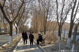 再婚12年，老伴刚走，家门锁被换，官司三年赢了，徐姨含泪离去图片