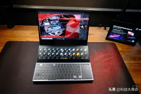 华硕ROG冰刃4双屏试玩：可翘起的副屏好评 但触摸板需要适应图片