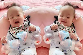 四个月的宝妈分享，为什么人人都说你家有个天使宝宝图片