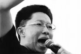 “英语教父”李阳：一个星期震撼日本，时薪能盖小学，走不出童年图片