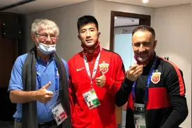 央视直播恒大VS三星！敢掐郑智脖子的小伙梅开二度，韦世豪也行图片