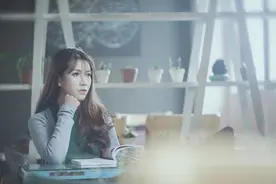 小说：刚从河里爬出来，竟然被美女当做人贩子图片