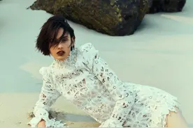 澳洲超模艾琳娜·菲茨杰拉德，3月印尼版《ELLE》海洋之眼摄影图片